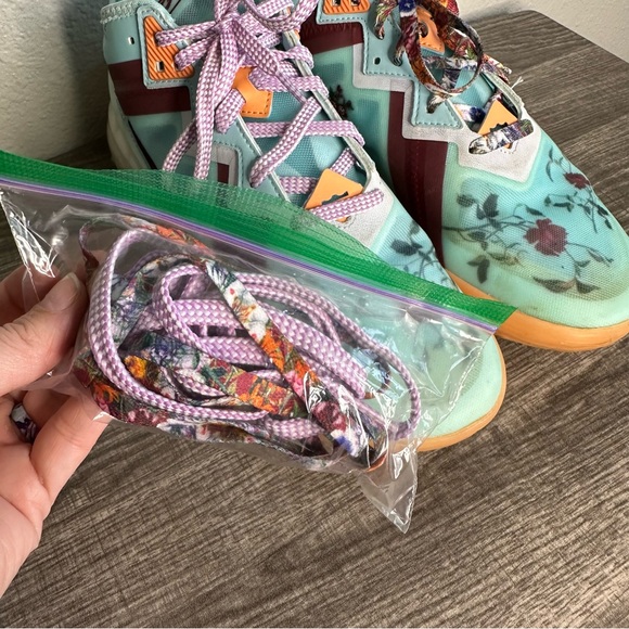 Nike Lebron 18 Low x Mimi Plange 'Daughters' Blue Floral Men’s 9.5 Womens 11 - Picture 10 of 14